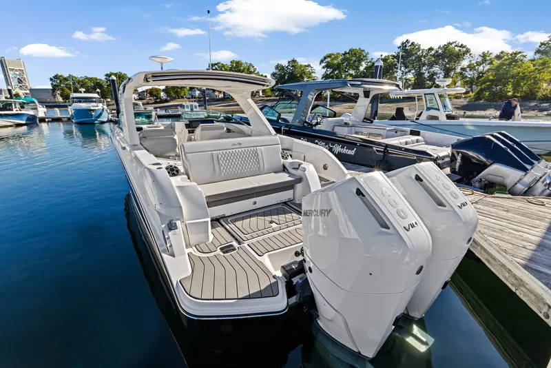 Slide: The Image of Sea Ray SLX 350 Outboard 2026 - 4