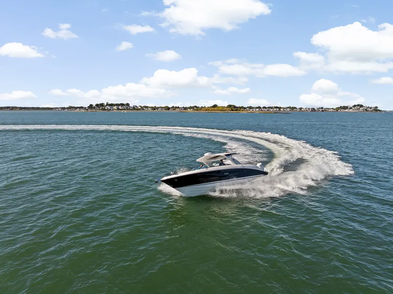 Slide: The Image of Sea Ray SLX 350 Outboard 2026 - 40