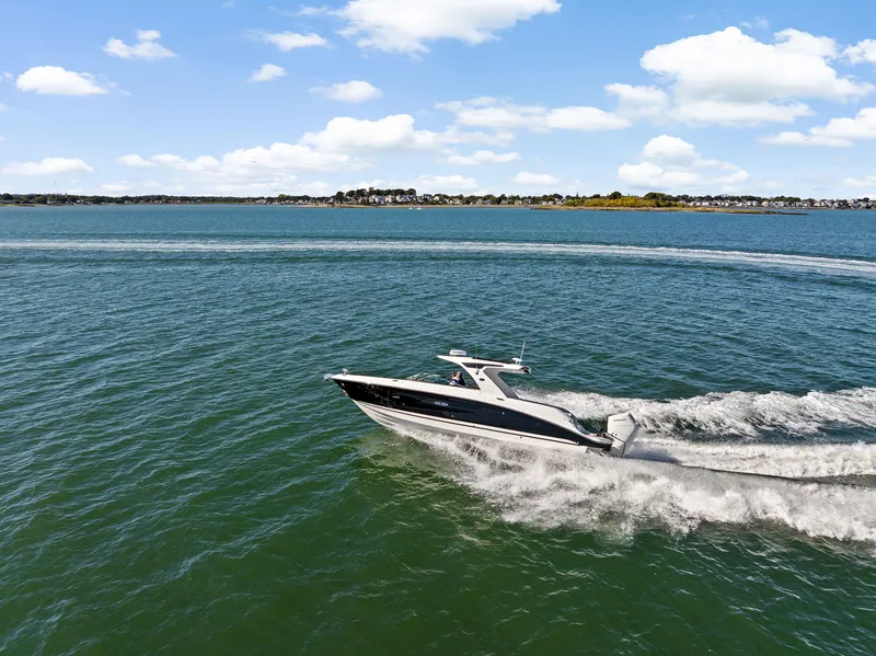 Slide: The Image of Sea Ray SLX 350 Outboard 2026 - 41