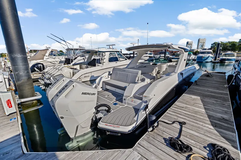 Slide: The Image of Sea Ray SLX 350 Outboard 2026 - 6