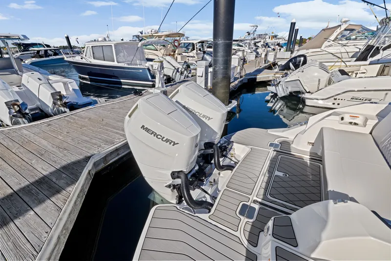 Slide: The Image of Sea Ray SLX 350 Outboard 2026 - 8