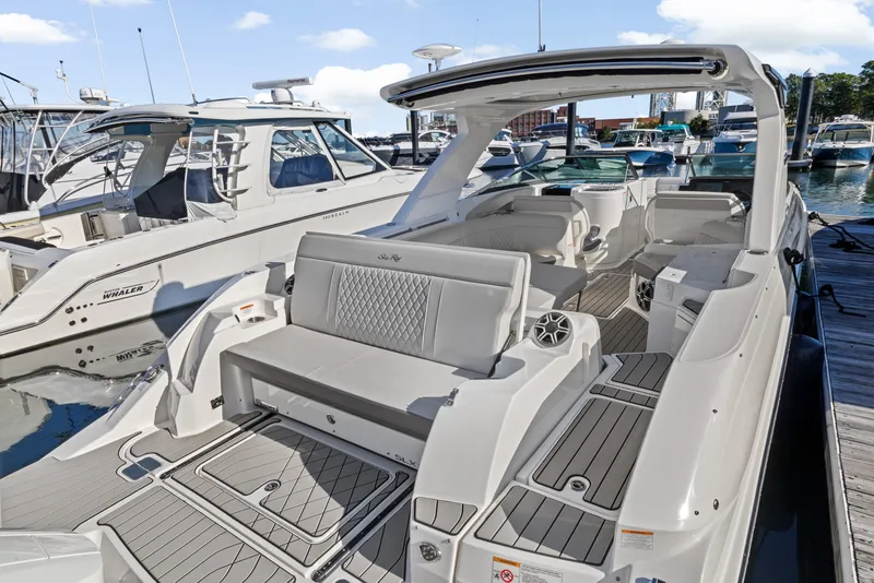 Slide: The Image of Sea Ray SLX 350 Outboard 2026 - 9