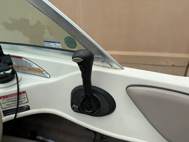 Slide: The Image of 2002 Sea Ray 176 Bow Rider throttle control and dashboard details. - 16