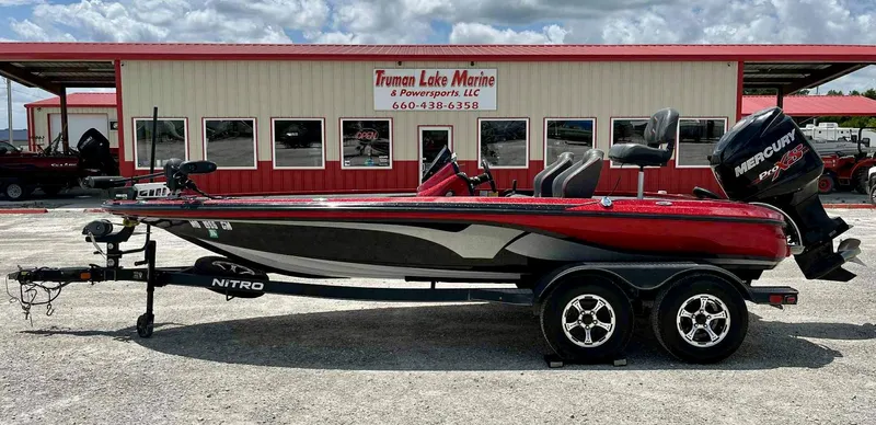 The Image of 2018 Nitro Z19 boat with Mercury engine, parked outside Truman Lake Marine dealership. - 0