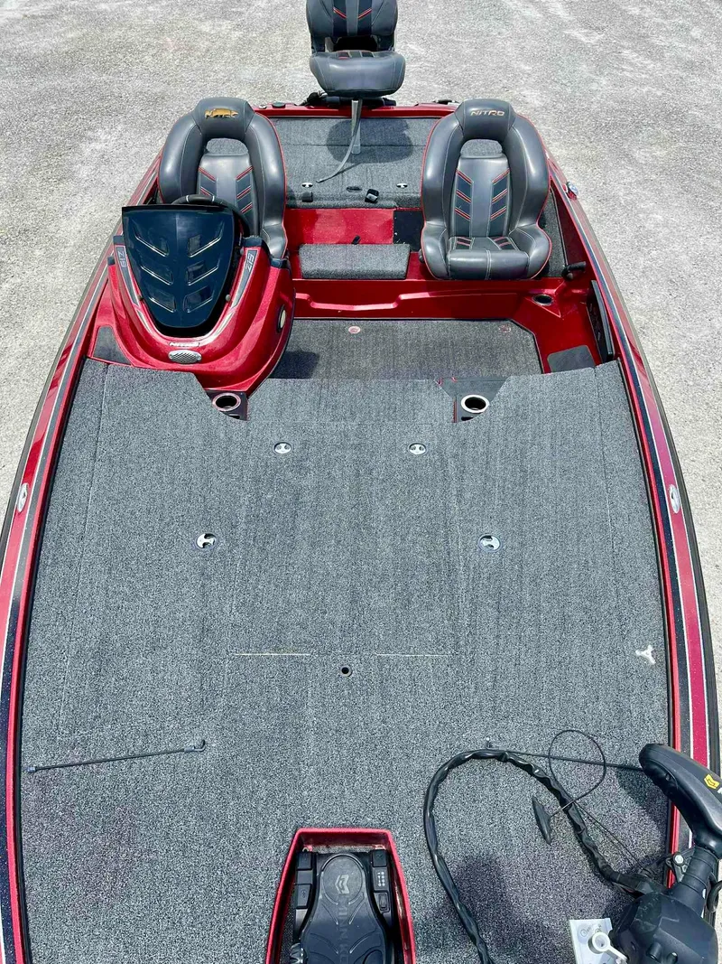 Slide: The Image of 2018 Nitro Z19 boat interior with gray carpet and dual seats. - 6