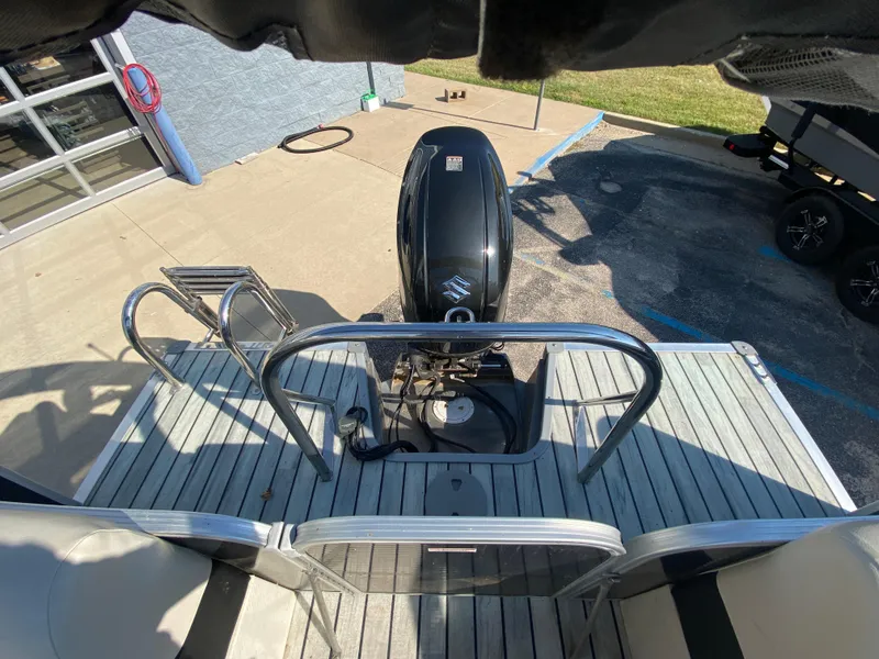 Slide: The Image of 2016 Manitou 25 Aurora boat with Suzuki outboard motor, docked on a sunny day. - 23