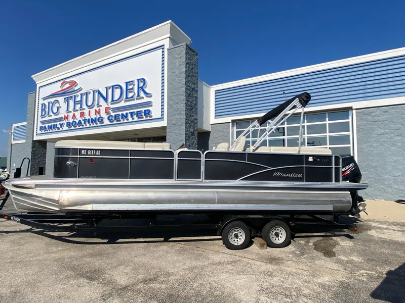 Slide: The Image of 2016 Manitou 25 Aurora pontoon boat at Big Thunder Marine dealership. - 28
