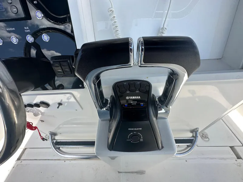 Slide: The Image of Throttle controls on a 2000 Stamas 290 Tarpon boat. - 21