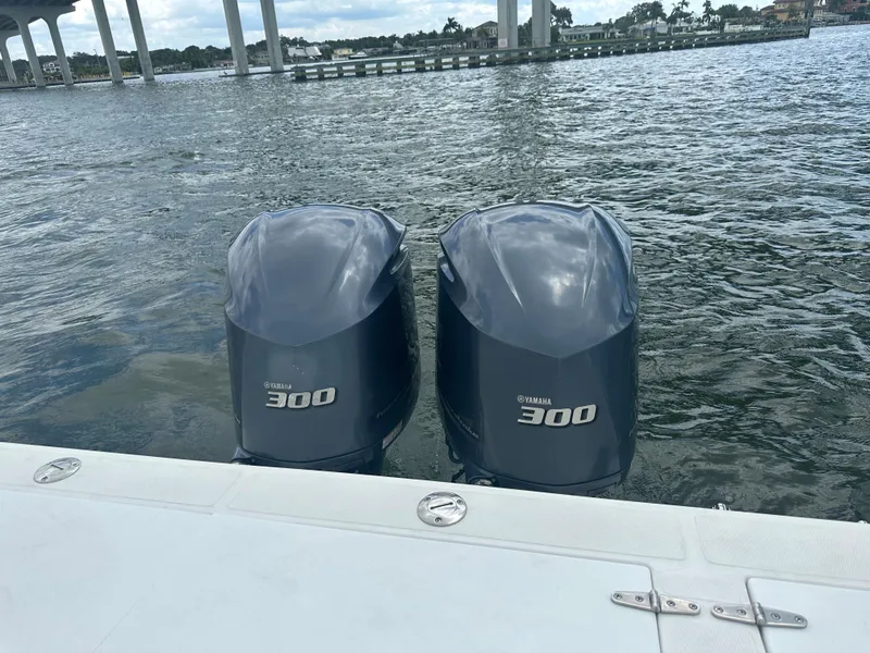 Slide: The Image of Twin Yamaha 300 outboard engines on a 2000 Stamas 290 Tarpon boat. - 5
