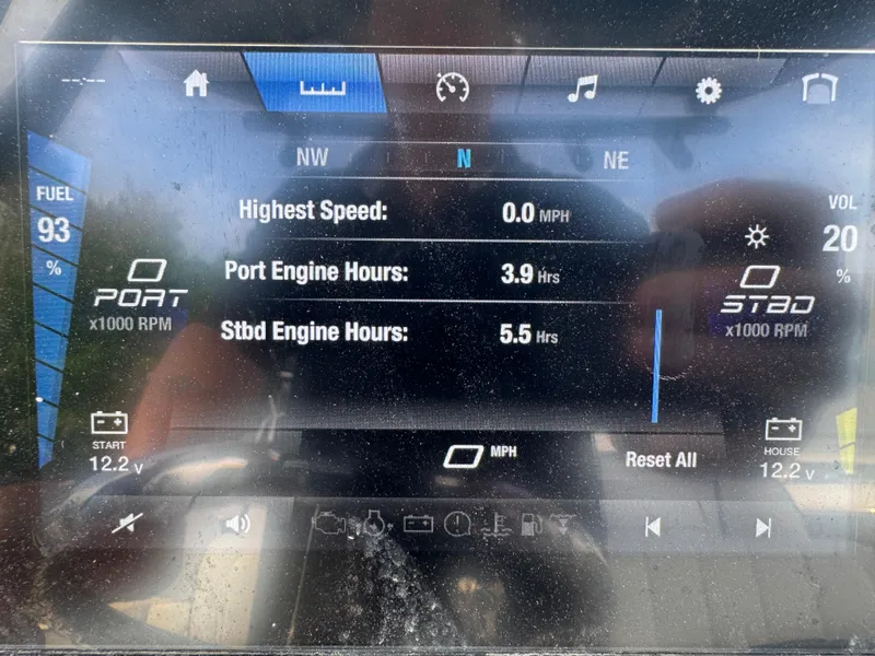 Slide: The Image of Display screen of 2024 Yamaha Boats 255 FSH Sport E showing engine hours and fuel level. - 4