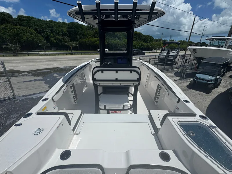 Slide: The Image of 2024 Yamaha Boats 255 FSH Sport E, sleek design, spacious deck, modern features, outdoor setting. - 5