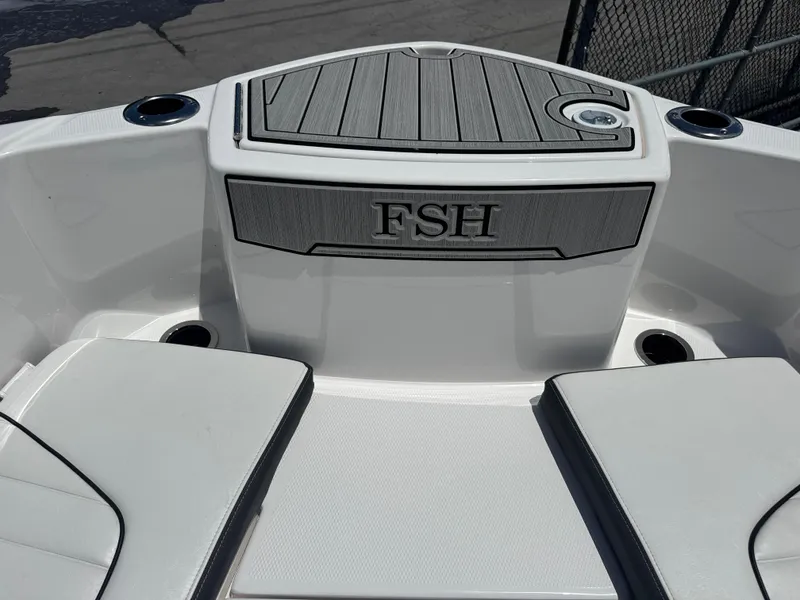 Slide: The Image of 2024 Yamaha Boats 255 FSH Sport E, featuring sleek seating and cup holders. - 9