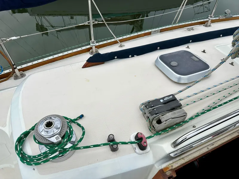 Slide: The Image of Deck of 1998 Sabre 362 sailboat with winch and rigging. - 11