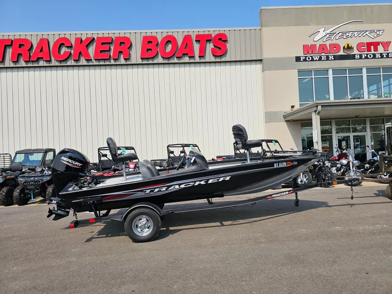 The Image of 2023 Tracker Pro Team 175 TXW boat displayed at Mad City Power Sports dealership. - 0