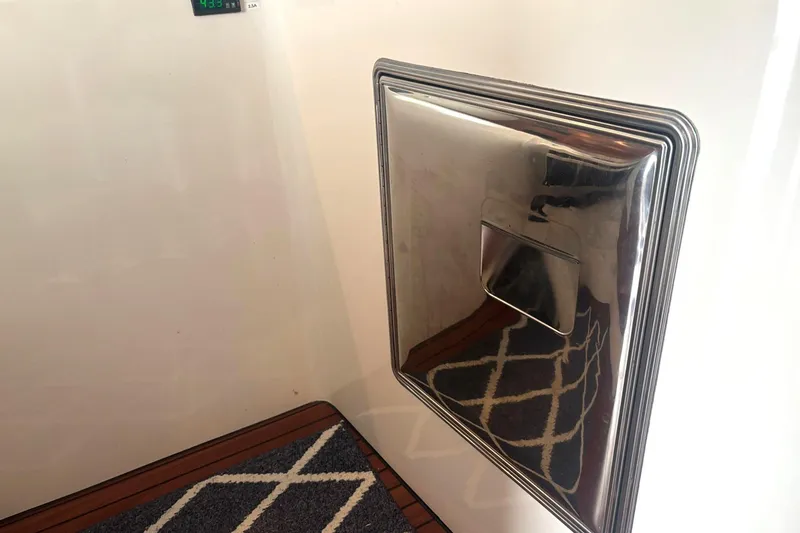 Slide: The Image of Stainless steel hatch on 2000 Fountaine Pajot Maryland 37 yacht interior. - 41