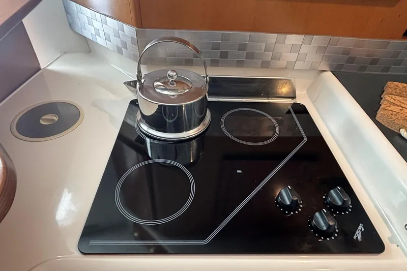 Slide: The Image of Stovetop with kettle in Fountaine Pajot Maryland 37 yacht kitchen, 2000 model. - 45