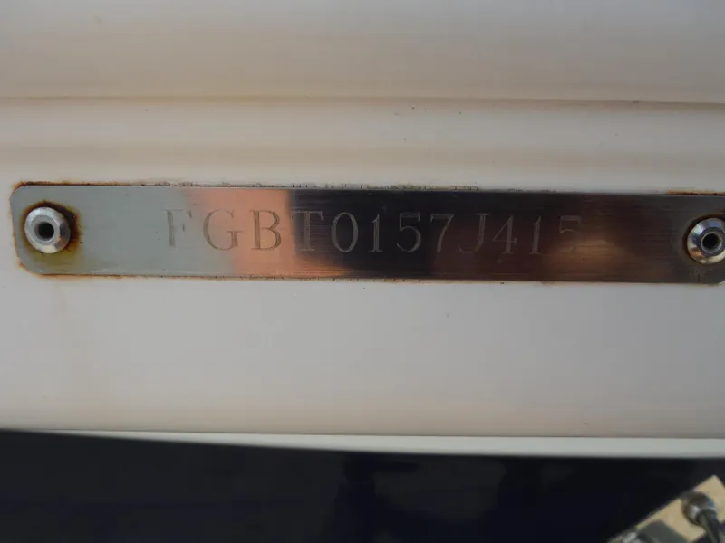 Slide: The Image of 2015 Chaparral 226 SSi boat identification plate with serial number. - 29