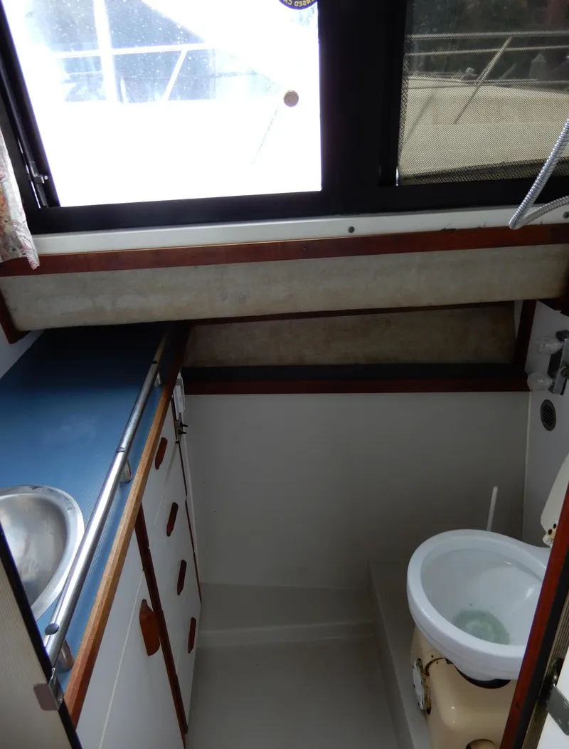 Slide: The Image of Interior of 1987 Carver 28 Mariner/Voyager boat bathroom with sink and toilet. - 44