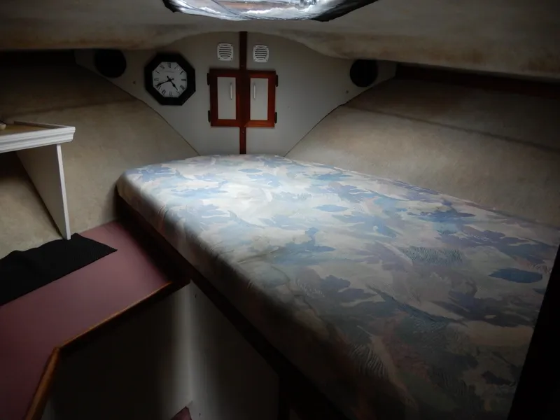 Slide: The Image of 1987 Carver 28 Mariner Voyager cabin interior with bed and wall clock. - 40