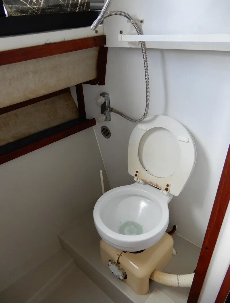 Slide: The Image of 1987 Carver 28 Mariner Voyager boat bathroom with toilet and showerhead. - 45
