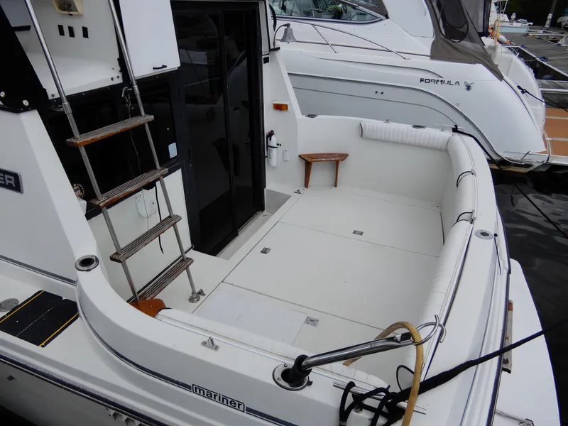 Slide: The Image of 1987 Carver 28 Mariner Voyager boat deck with ladder and seating area. - 5