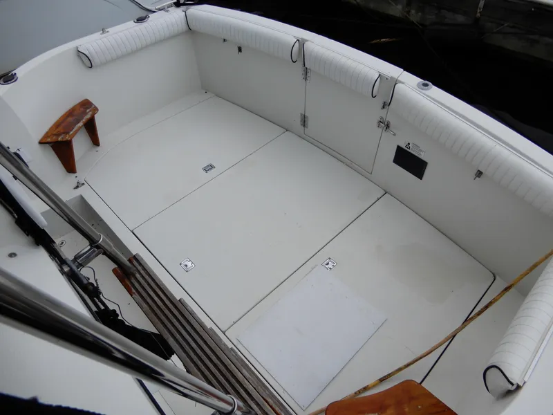 Slide: The Image of 1987 Carver 28 Mariner/Voyager boat deck with white seating and wooden accents. - 9