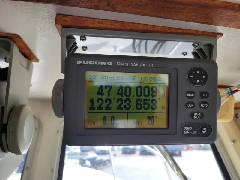 Slide: The Image of Furuno GPS navigator displaying coordinates on a 1999 SeaSport 2400 XL Limited boat. - 17