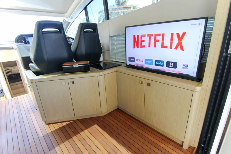 Slide: The Image of Sunseeker Predator 57 2017 - 100