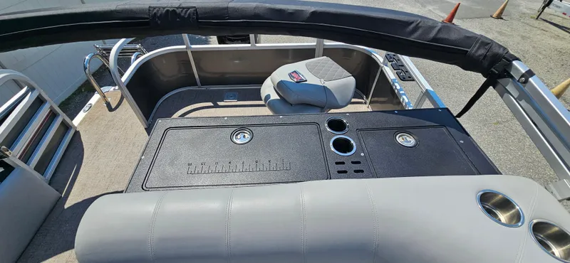 Slide: The Image of 2022 Ranger 223FC boat interior with seating, storage, and cup holders. - 11