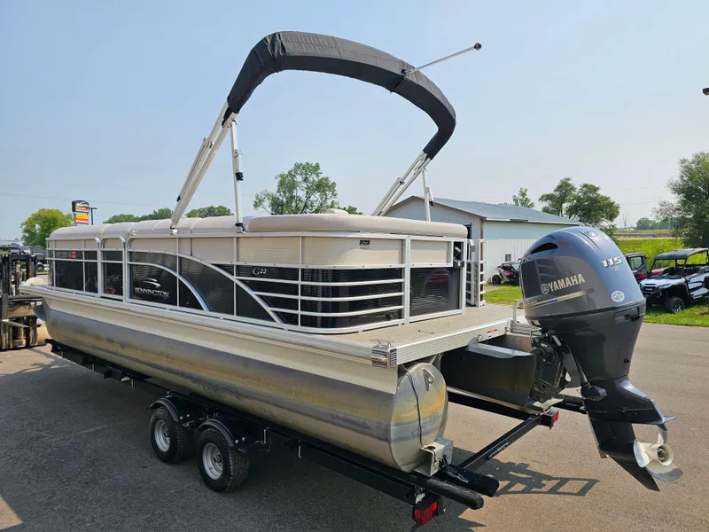 Slide: The Image of 2014 Bennington 2275 GL pontoon boat with Yamaha 115 outboard motor on trailer. - 4