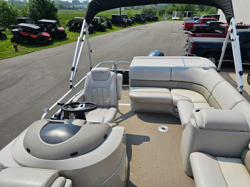 Slide: The Image of 2014 Bennington 2275 GL pontoon boat with spacious seating and modern design. - 7