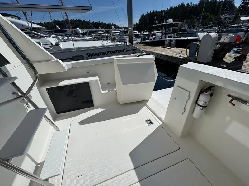 Slide: The Image of Meridian 490 Pilothouse 2003 - 68