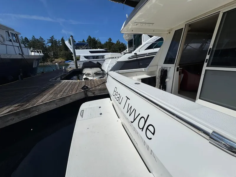 Slide: The Image of Meridian 490 Pilothouse 2003 - 69