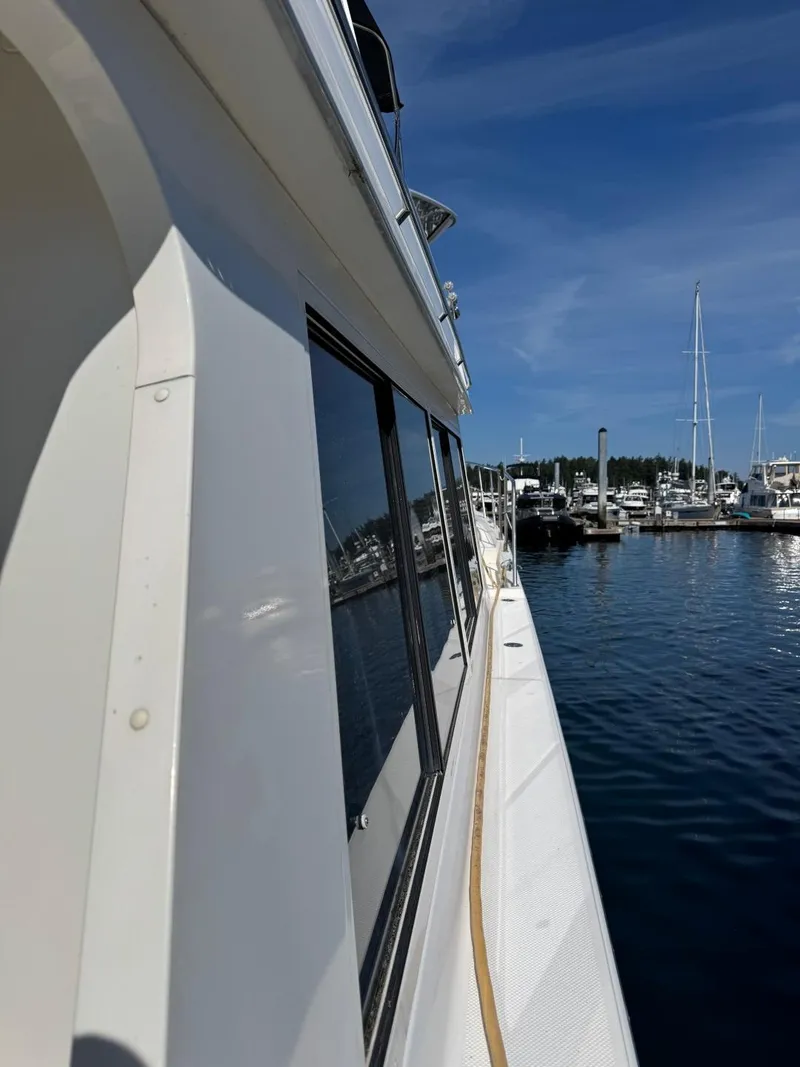 Slide: The Image of Meridian 490 Pilothouse 2003 - 77