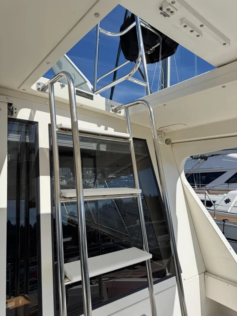 Slide: The Image of Meridian 490 Pilothouse 2003 - 78