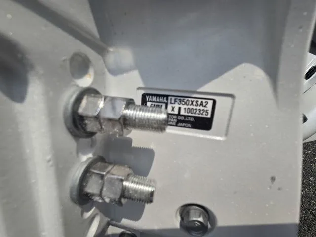 Slide: The Image of Sea Hunt Ultra 305 SE 2026 - 3