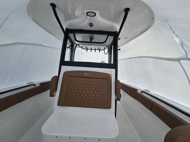 Slide: The Image of Sea Hunt Ultra 305 SE 2026 - 8