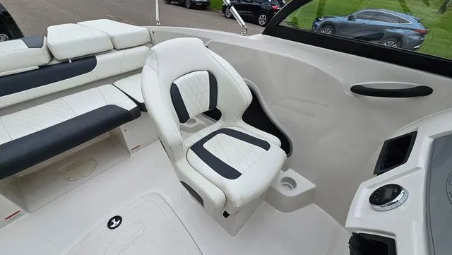 Slide: The Image of Tahoe 450 TS 2016 - 10