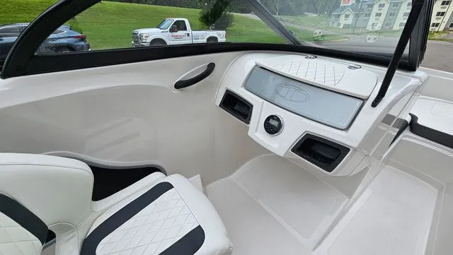 Slide: The Image of Tahoe 450 TS 2016 - 11