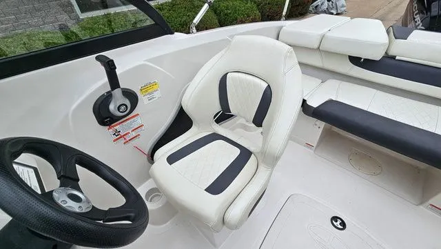 Slide: The Image of Tahoe 450 TS 2016 - 12