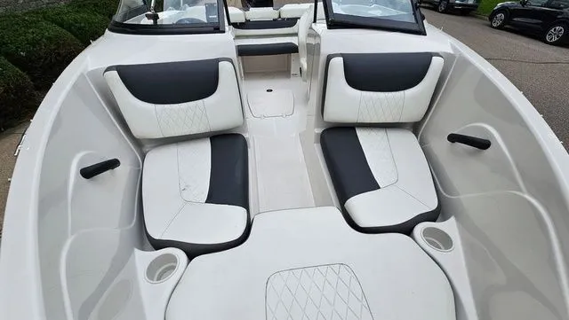 Slide: The Image of Tahoe 450 TS 2016 - 15