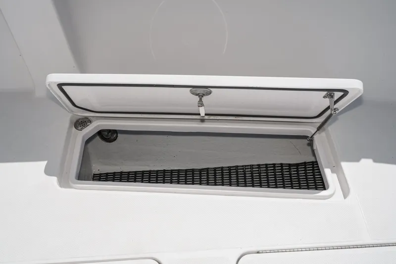 Slide: The Image of Fountain 38 Center Console 2018 - 54