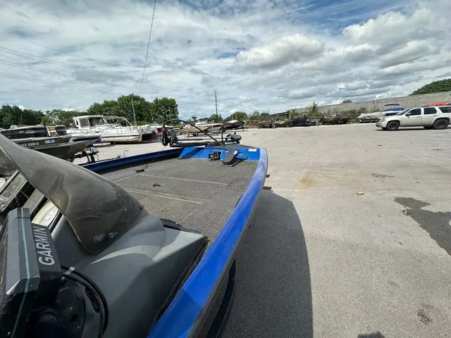 Slide: The Image of Lowe Stinger ST175 2014 - 15