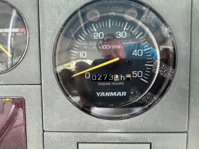 Slide: The Image of Yanmar engine hour meter showing 2730 hours on Ocean Runner 290i, 2012 model. - 25