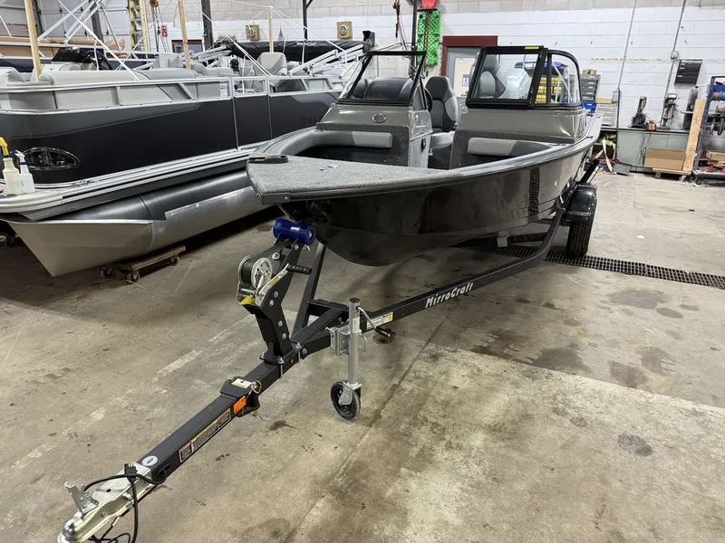 Slide: The Image of MirroCraft 90HP Holiday 168 2025 - 38