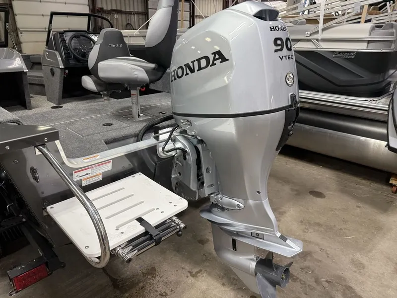 Slide: The Image of MirroCraft 90HP Holiday 168 2025 - 43