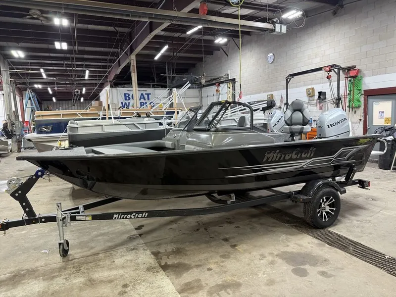 Slide: The Image of MirroCraft 90HP Holiday 168 2025 - 48