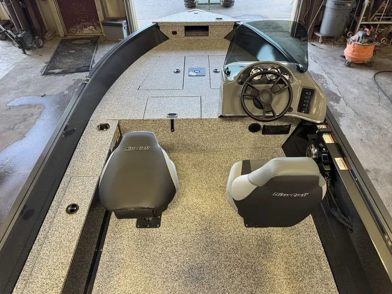 Slide: The Image of MirroCraft 60HP F167 Side Console 2025 - 31