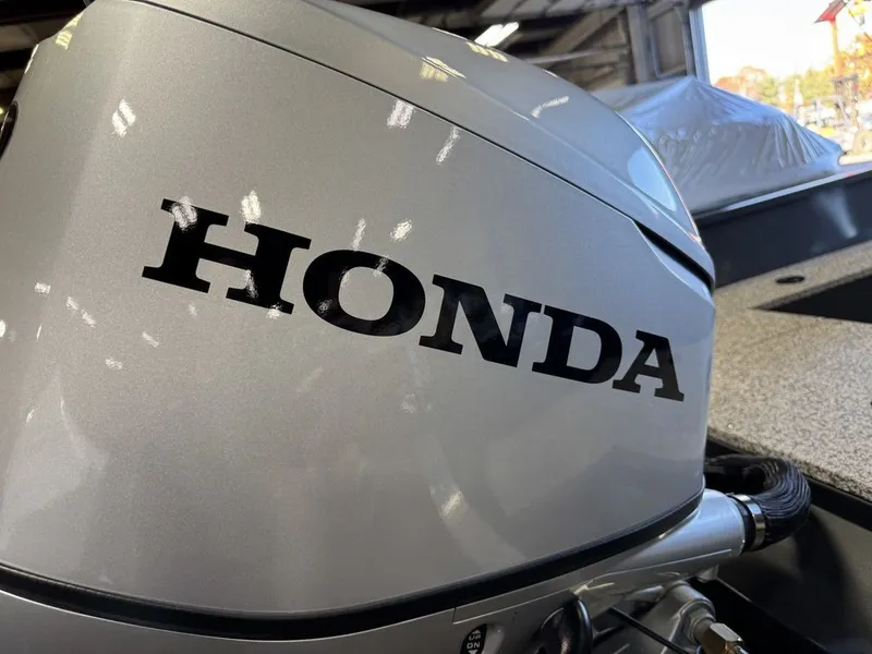 Slide: The Image of MirroCraft 60HP F167 Side Console 2025 - 34