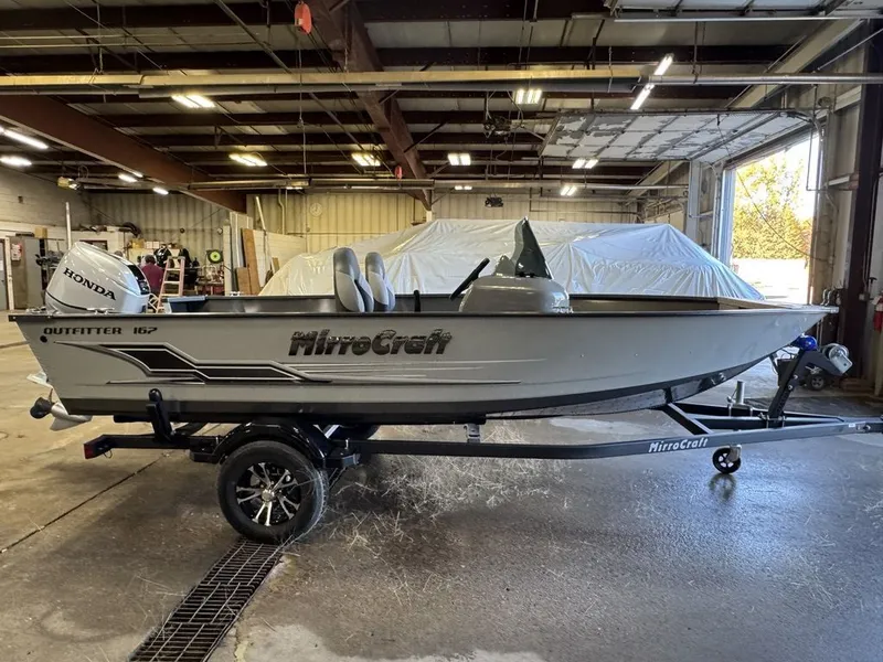 Slide: The Image of MirroCraft 60HP F167 Side Console 2025 - 43